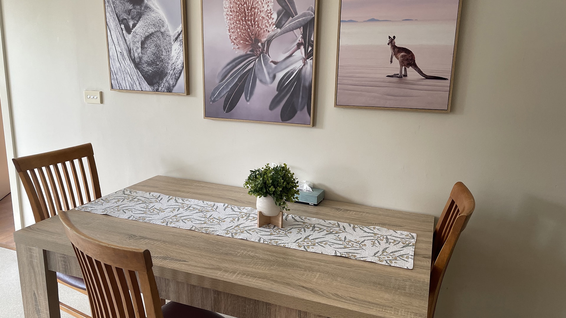 Supported-independent-living_Normanhurst-3-16089_image-9_upstairs-dining.jpg