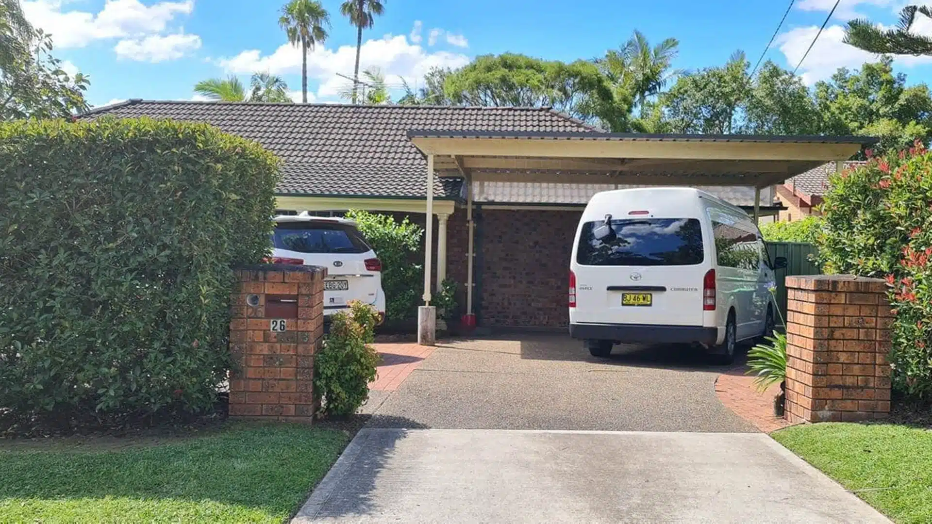 Front view of the house and driveway at Terry Hills 1