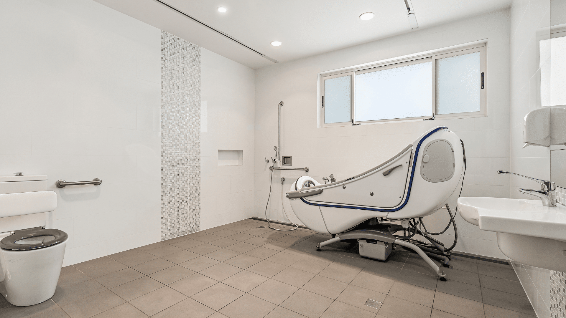 Supported independent living_Stockton (20332)_MainBathroom