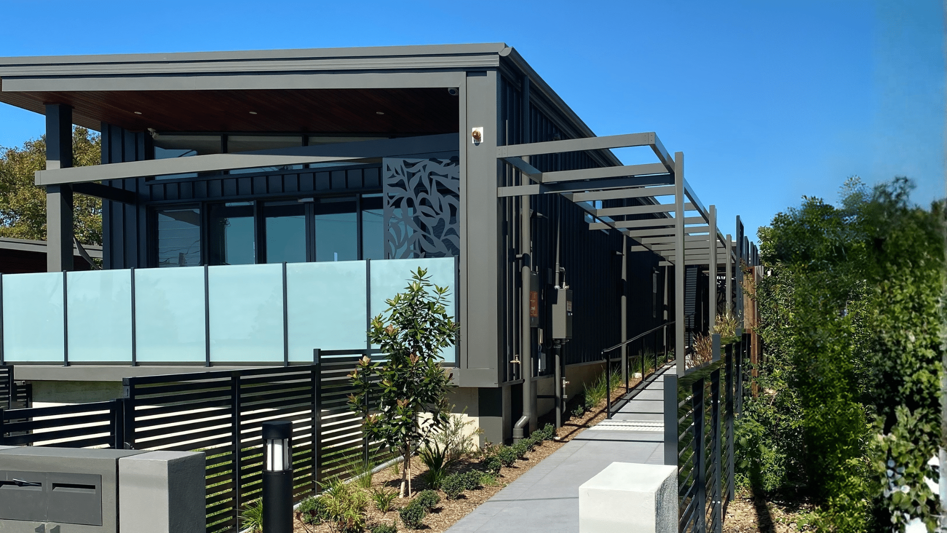 Belrose 3 (19105)_Front